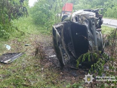 згорівше авто на місці ДТП