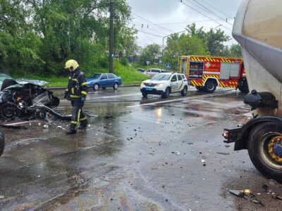 рятувальники працюють на місці ДТП у Черкасах