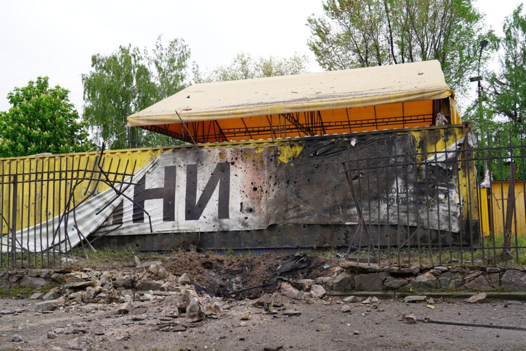 погоріла вивіска внаслідок атаки дрона 6 травня