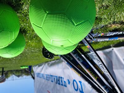 ключки та м'ячі для хокею на траві