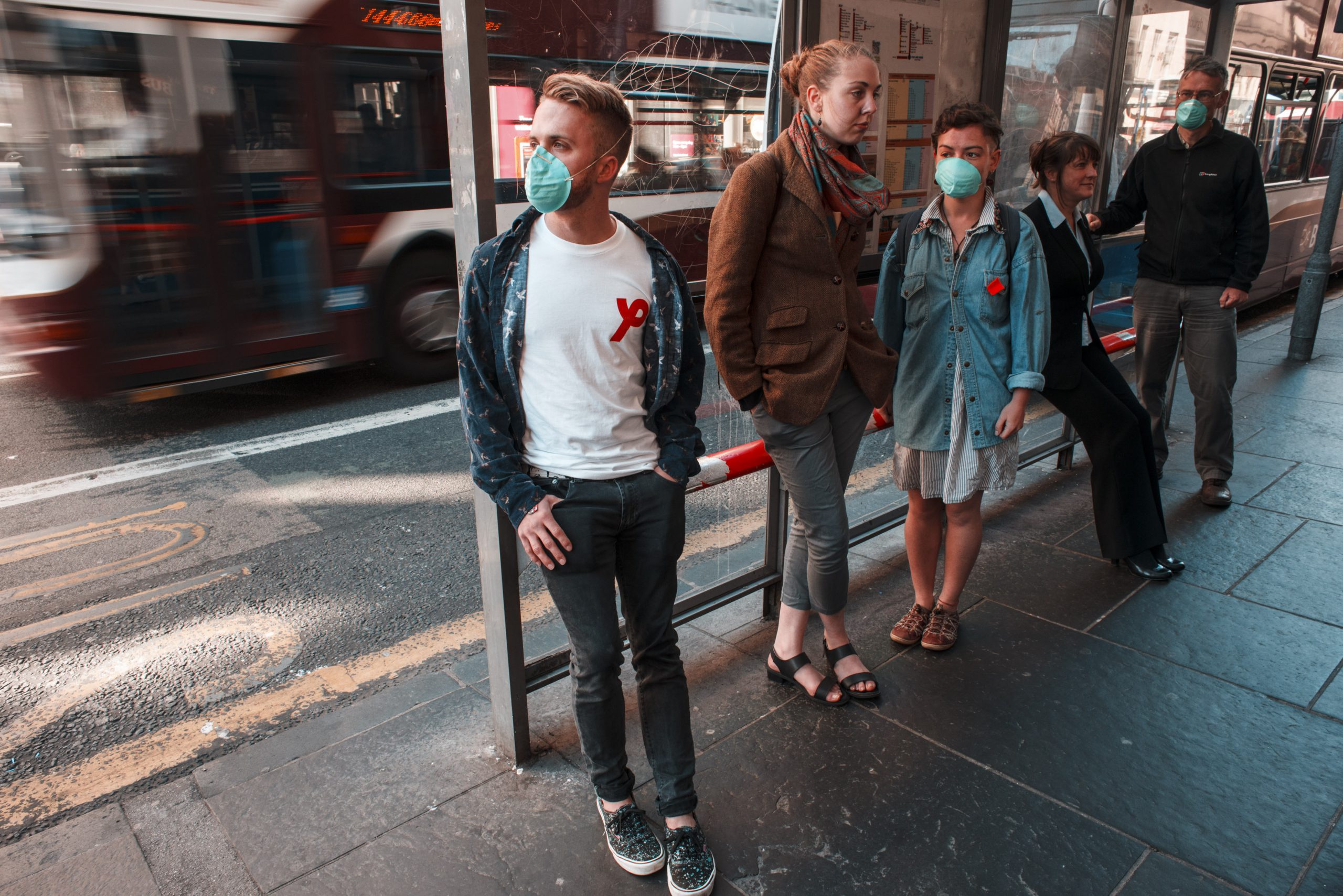 Люди в масках