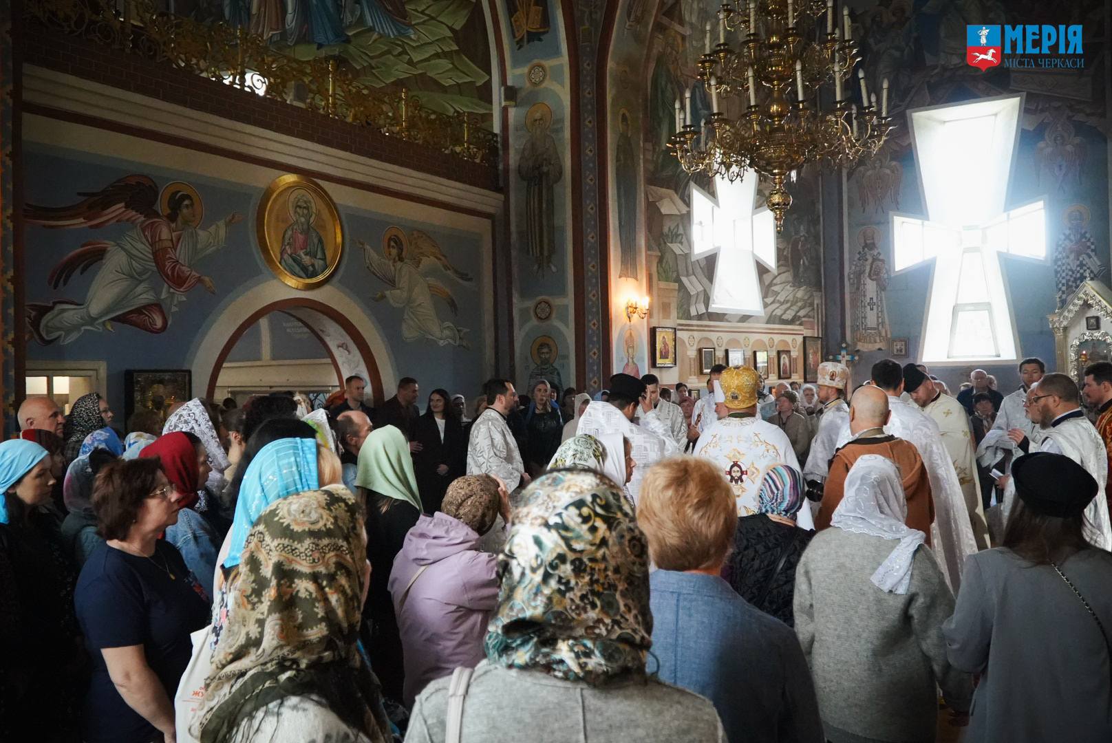 Віряни у храмі святого Андрія Первозванного