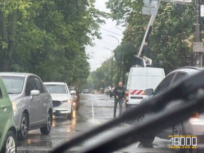 машини на вулиці