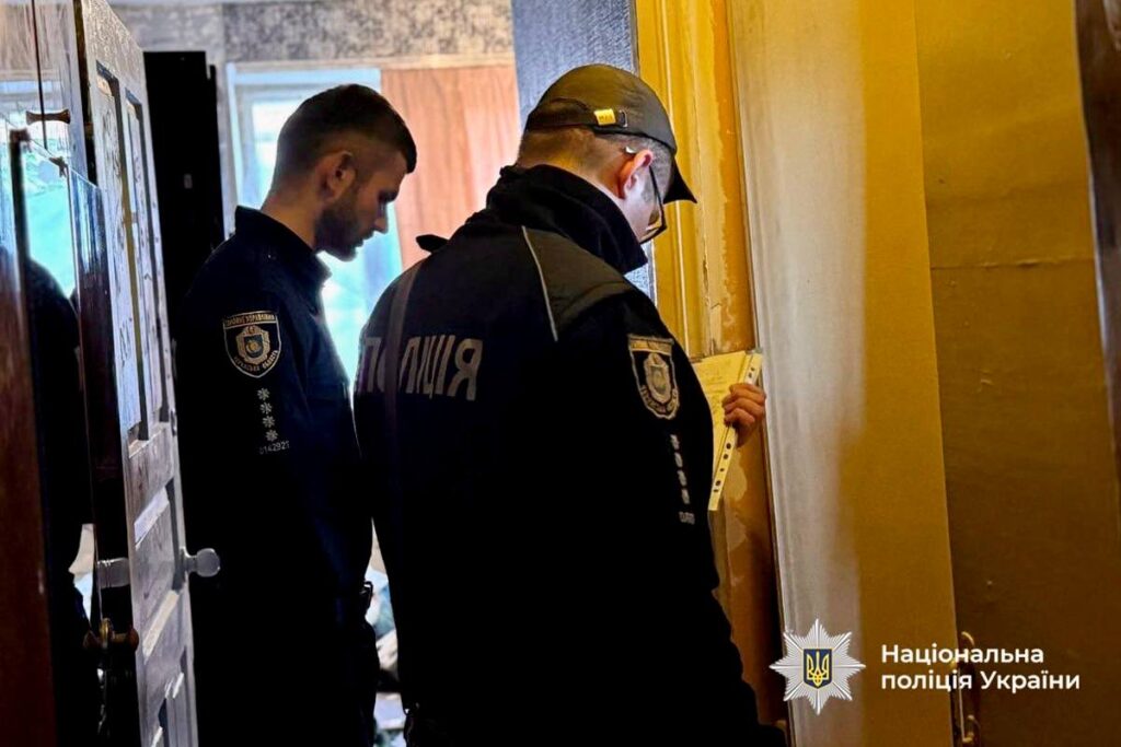 поліція працює на місці злочину