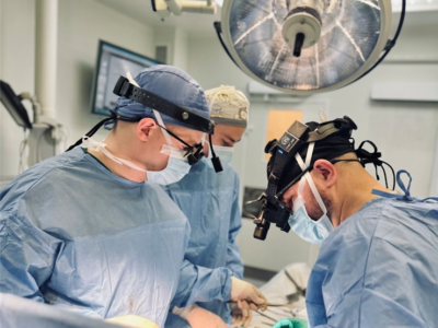 лікарі оперують