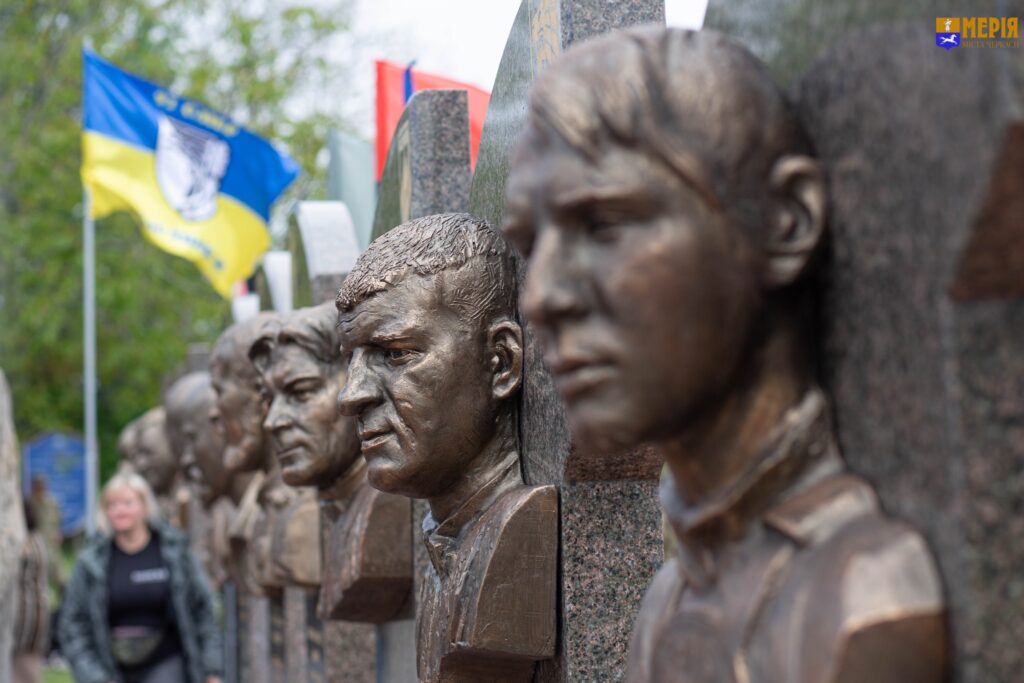 пам'ятники полеглим військовим з Черкас