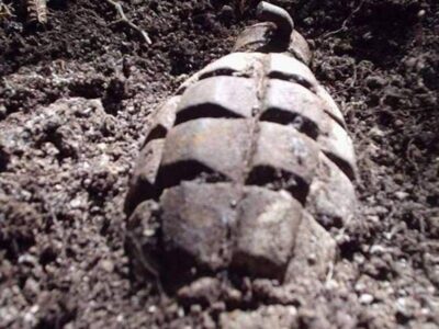 стара граната у землі