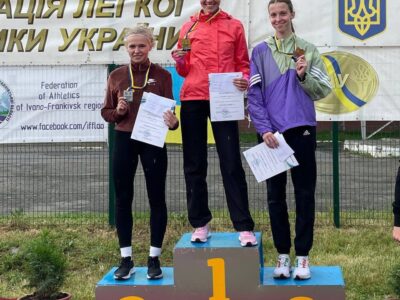 атлети з медалями після змагань