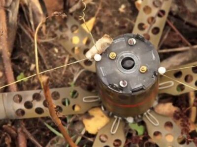 протипіхотна міна лежить на землі