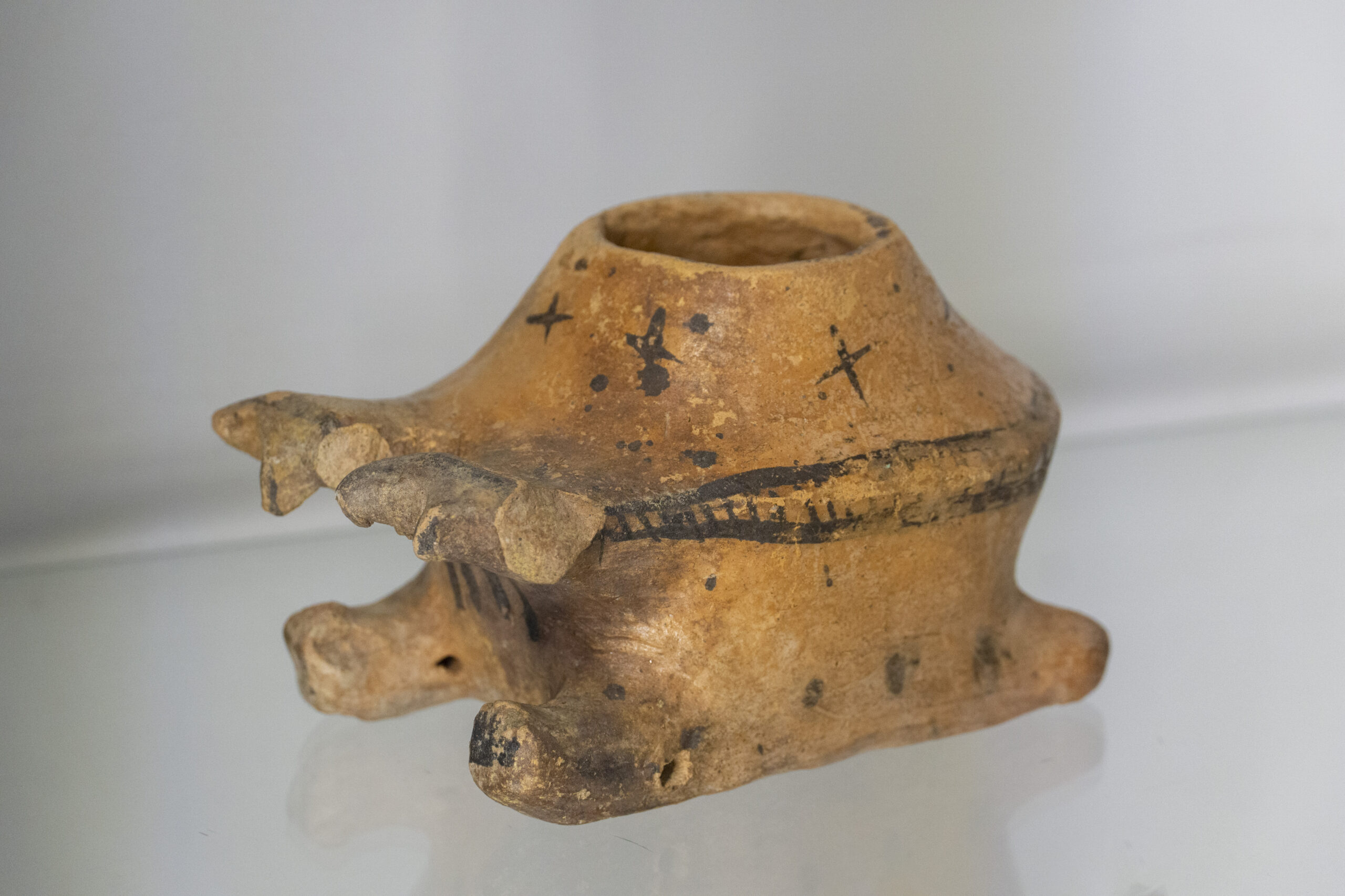 Фігурка трипільських саней