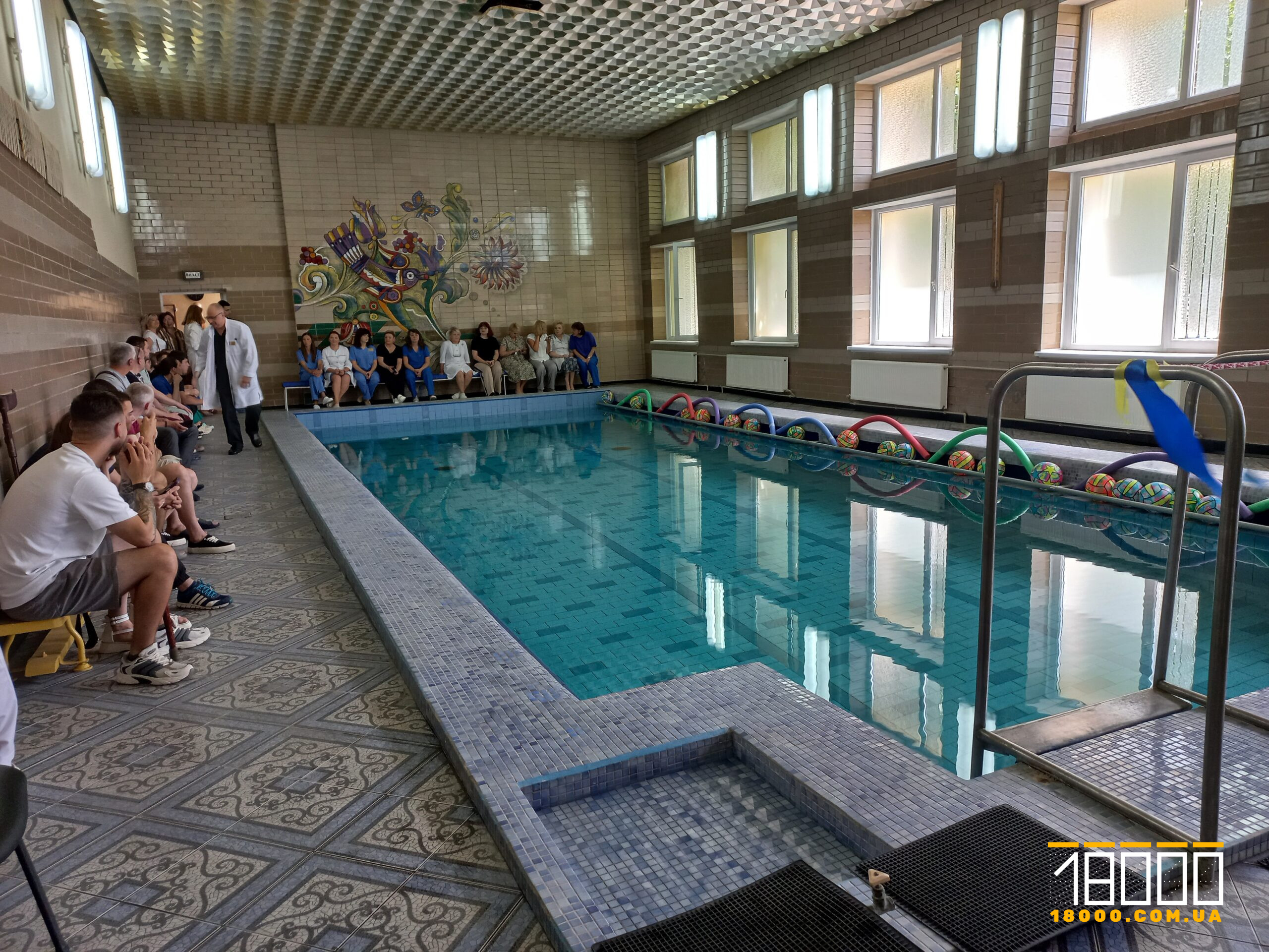 Басейн в Астрі