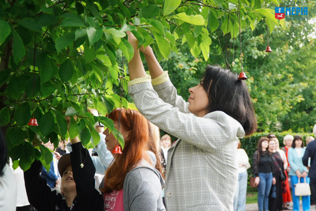 вішають дзвіночки
