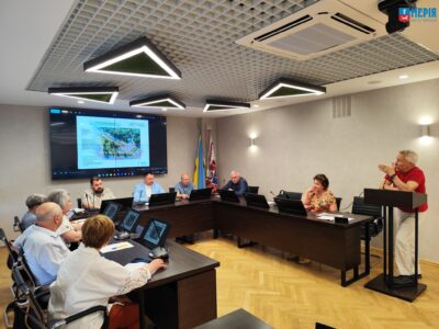 люди в залі