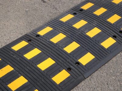 Лежачий поліцейські