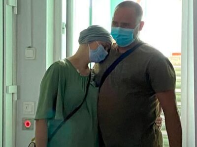 жінка та чоловік у лікарні