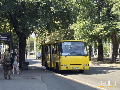 автобус їде Черкасами