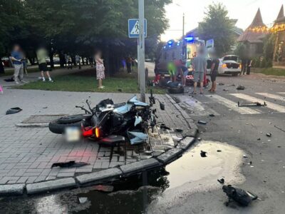 потрощений мотоцикл після ДТП