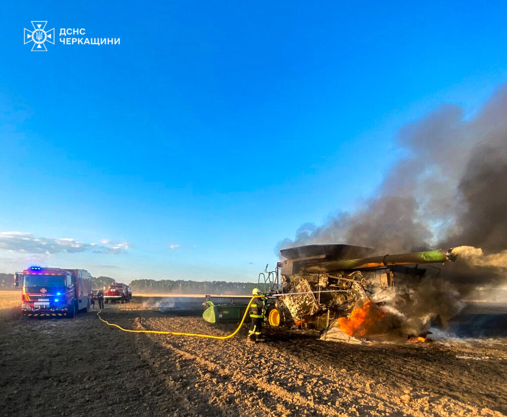 горить комбайн