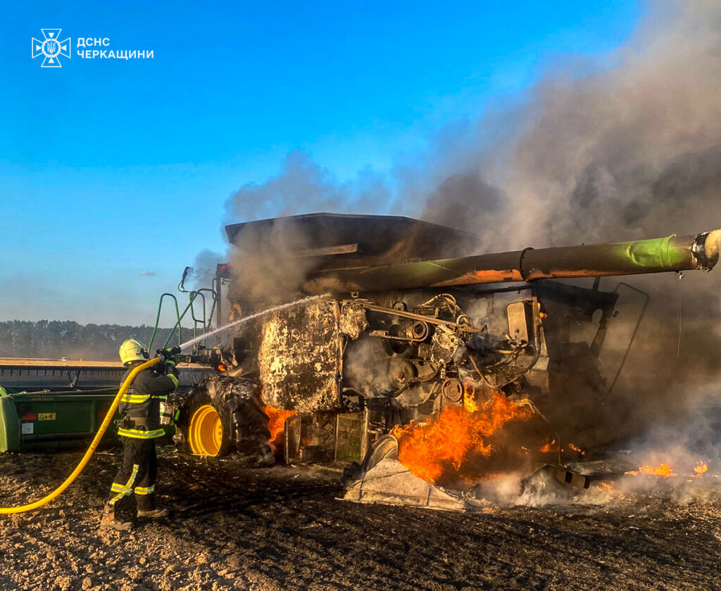 горить комбайн