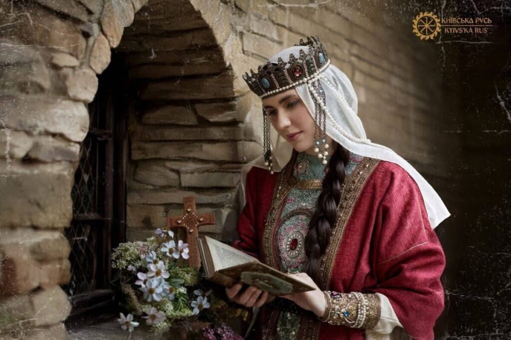 імунолог Наталія Джирма у костюмі княгині