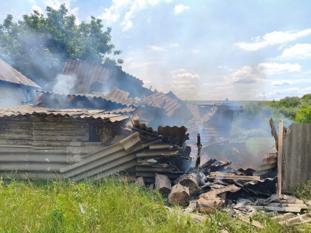 пожежа у дворі