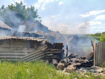 пожежа у дворі