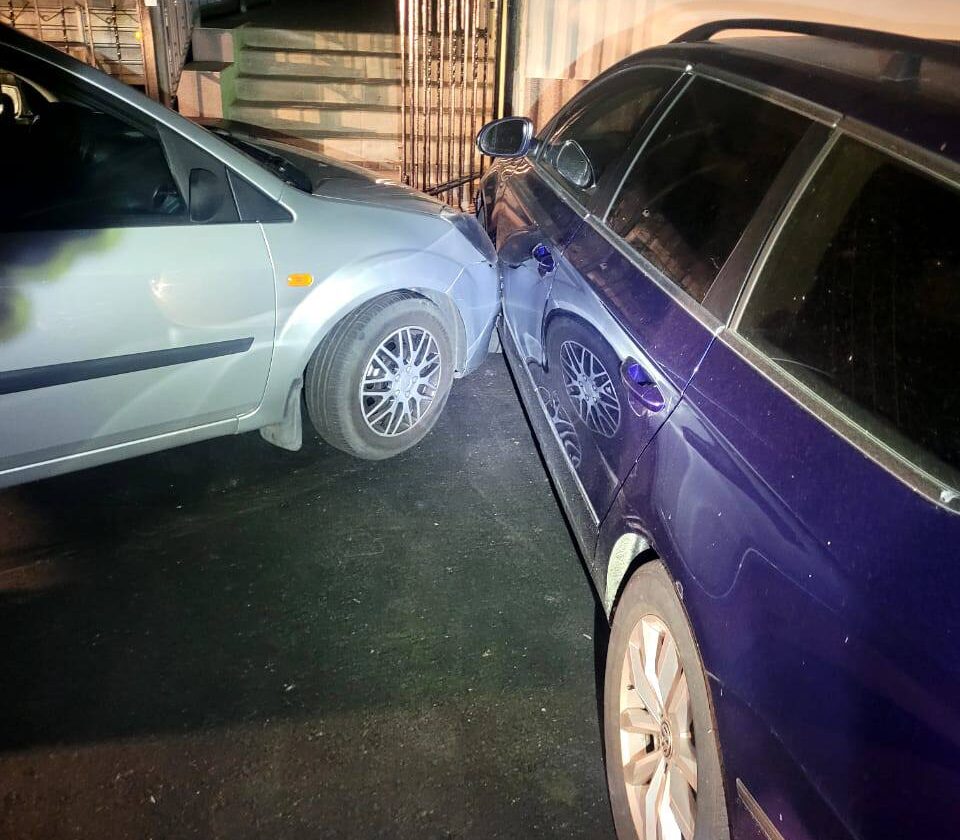 врізалися дві автівки