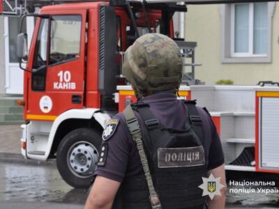 поліція працює на місці удару по Каневу