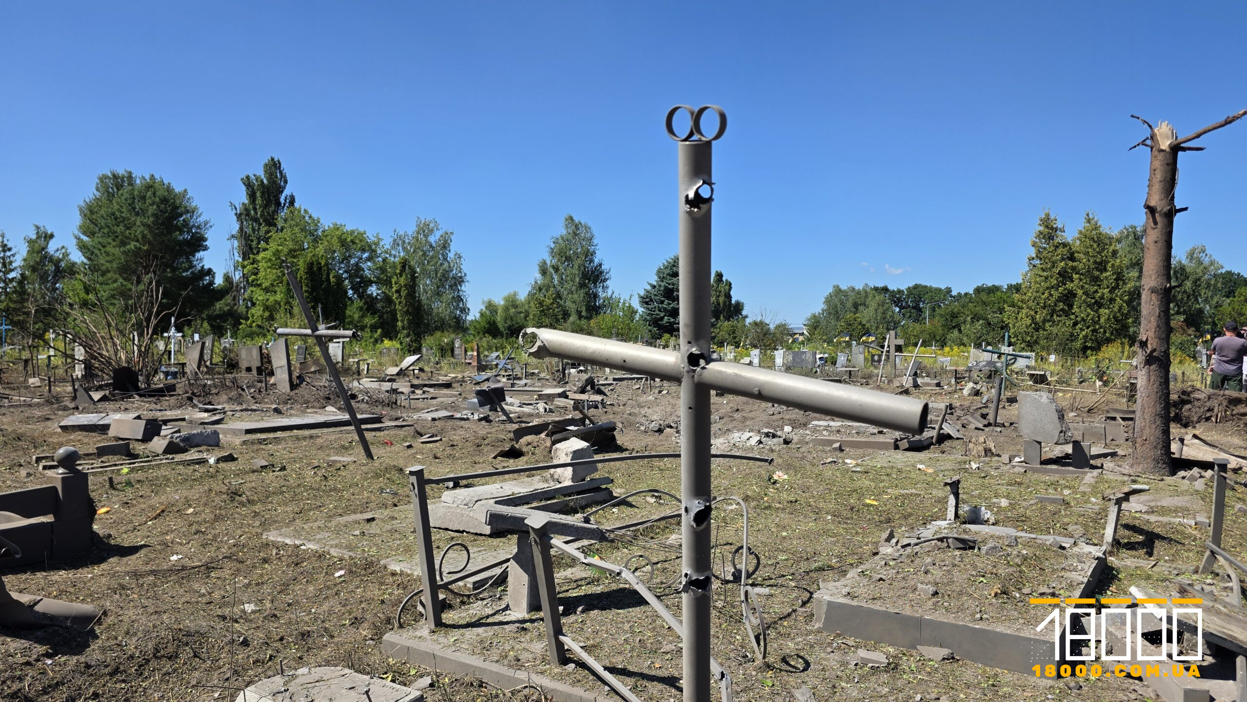 хрест пошкоджений ракетним ударом