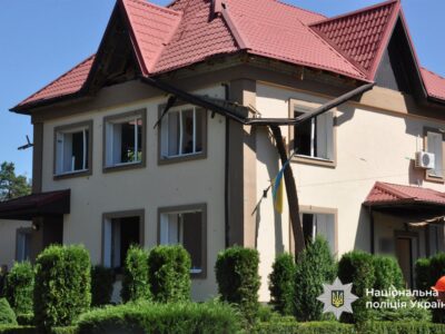 пошкоджений будинок після атаки по Черкасах