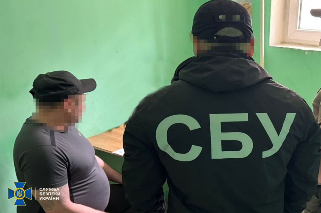 чоловік та працівник СБУ