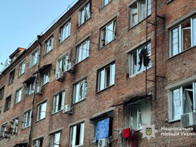 пошкоджений будинок після російського обстрілу