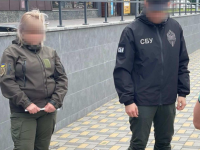 жінка на вулиці