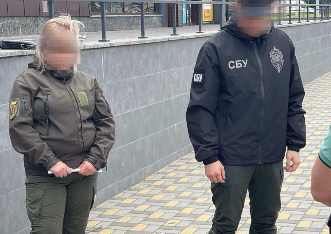 жінка на вулиці