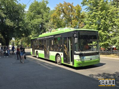 Тролейбус у центрі Черкасах