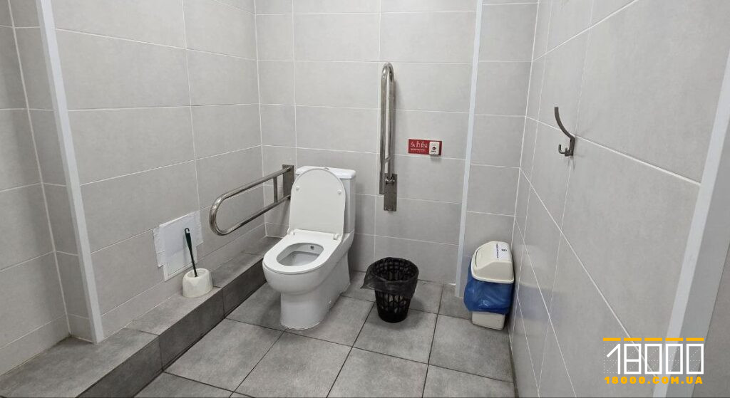 туалет для людей з інвалідністю у черкаській поліклініці №2