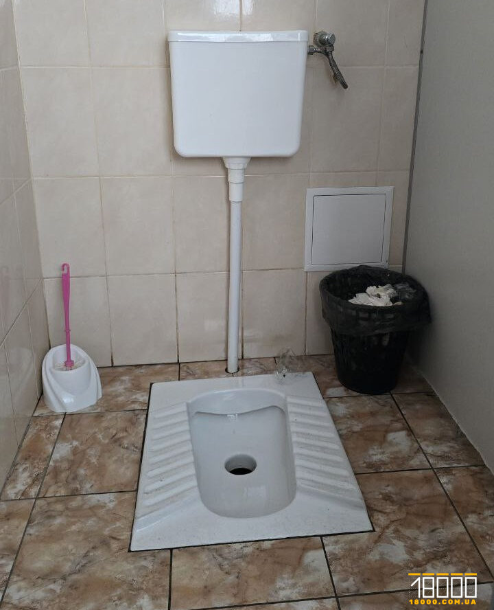 чаша Генуя у туалеті поліклініки №2