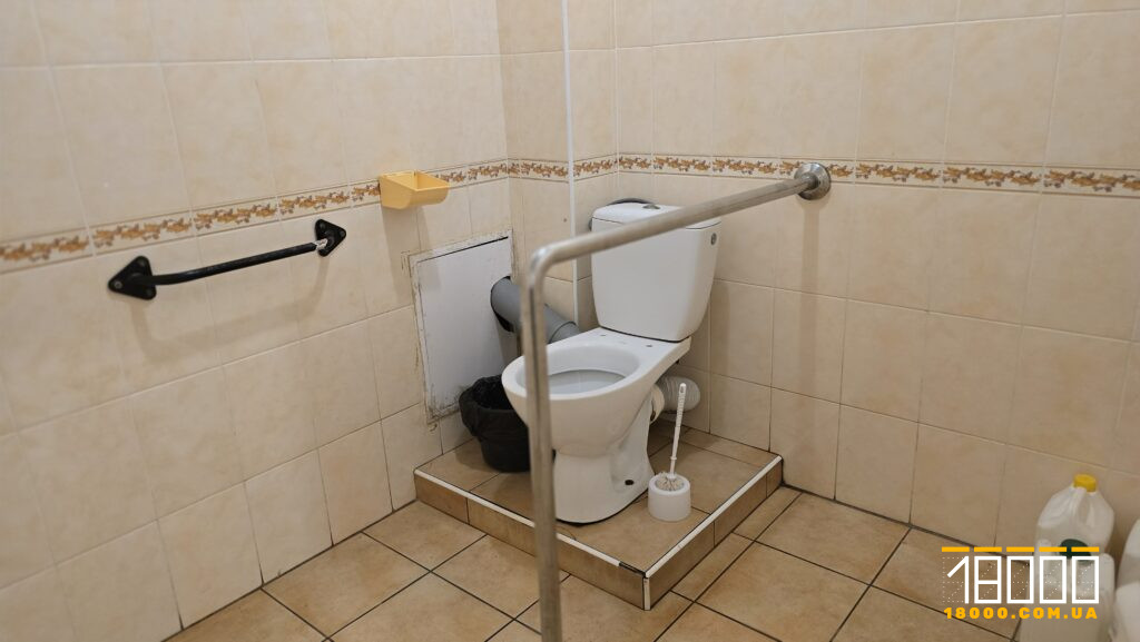 туалет для МГН у дитячій поліклініці №3