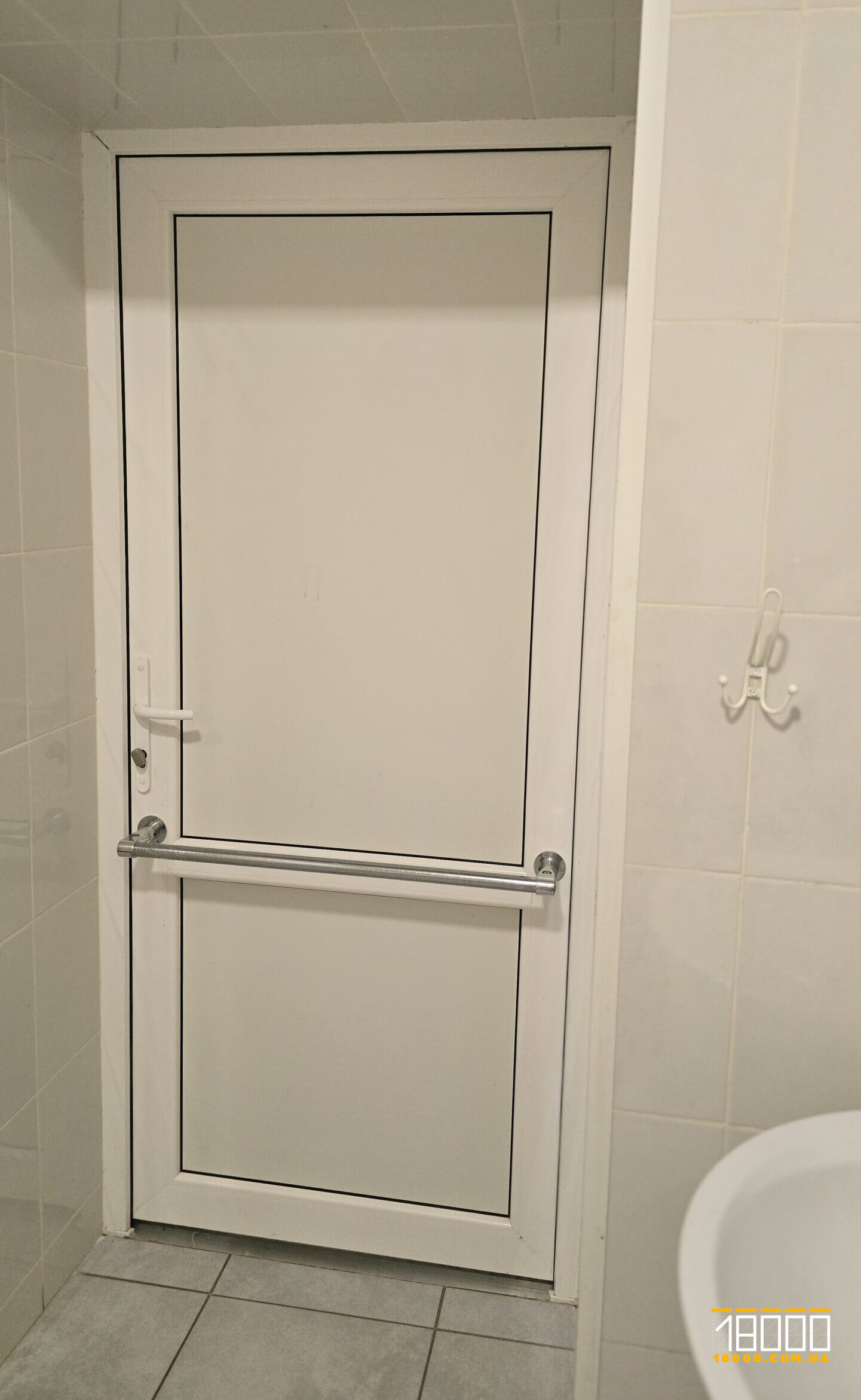 вихід із туалету у поліклініці №1