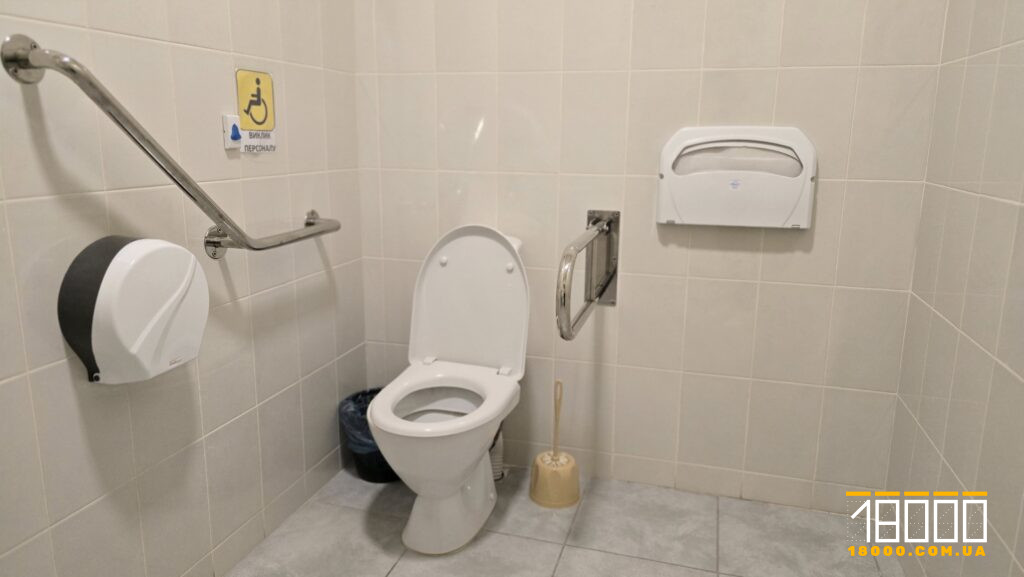 унітаз облаштований для МГН у поліклініці №1 у Черкасах