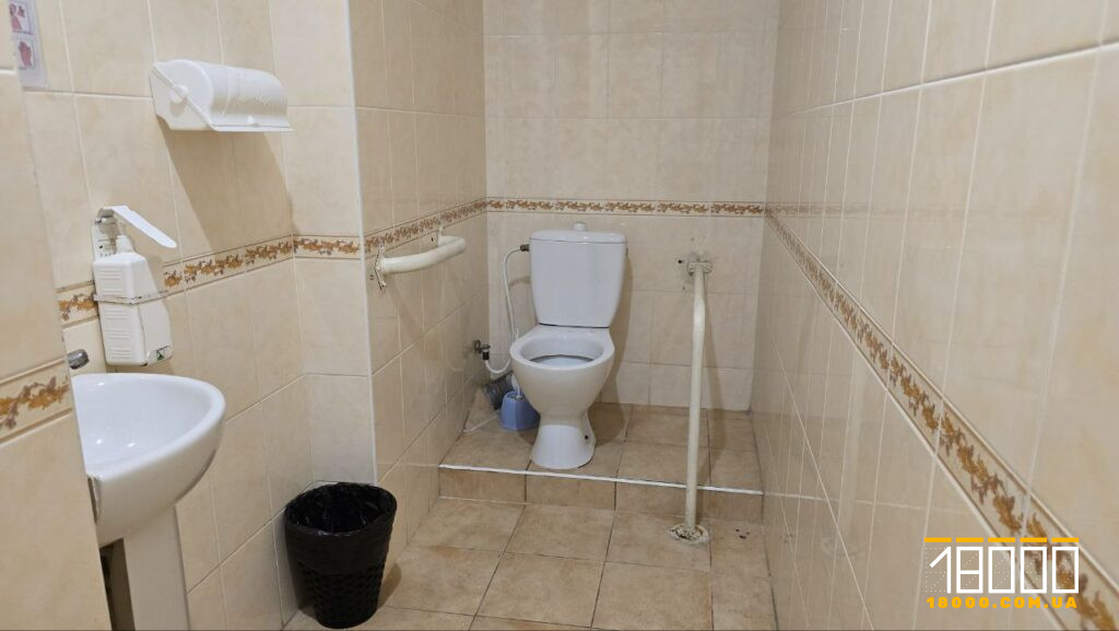 туалет для людей з інвалідністю у поліклініці №2