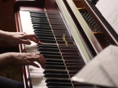 вчителька музики