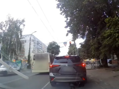 скрін відео з водієм-порушником