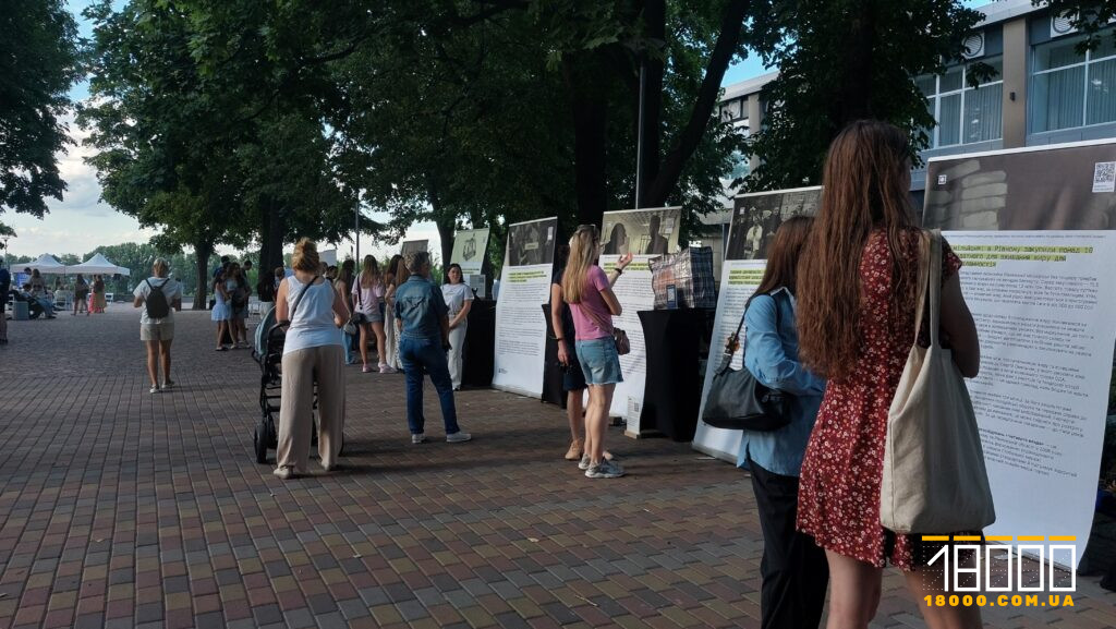 антикорупційна виставка у сквері Богдана Хмельницького