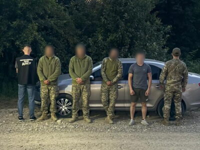 затримані чоловіки на кордоні