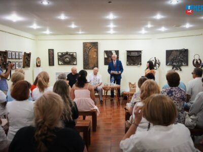 люди в залі