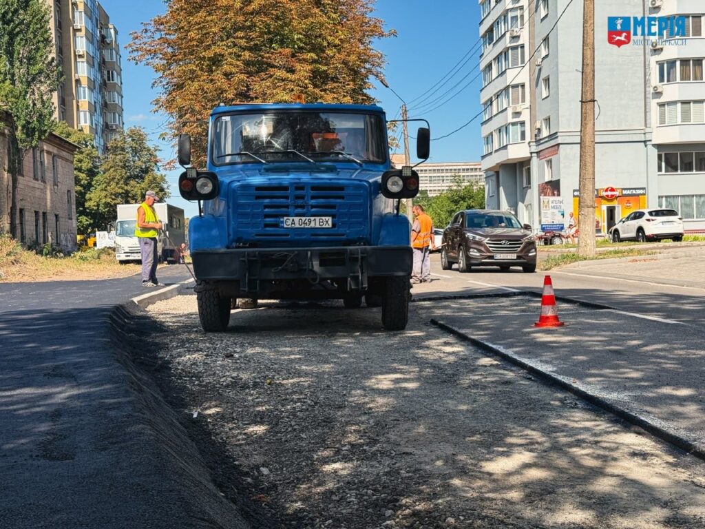 асфальтування дороги у Черкасах