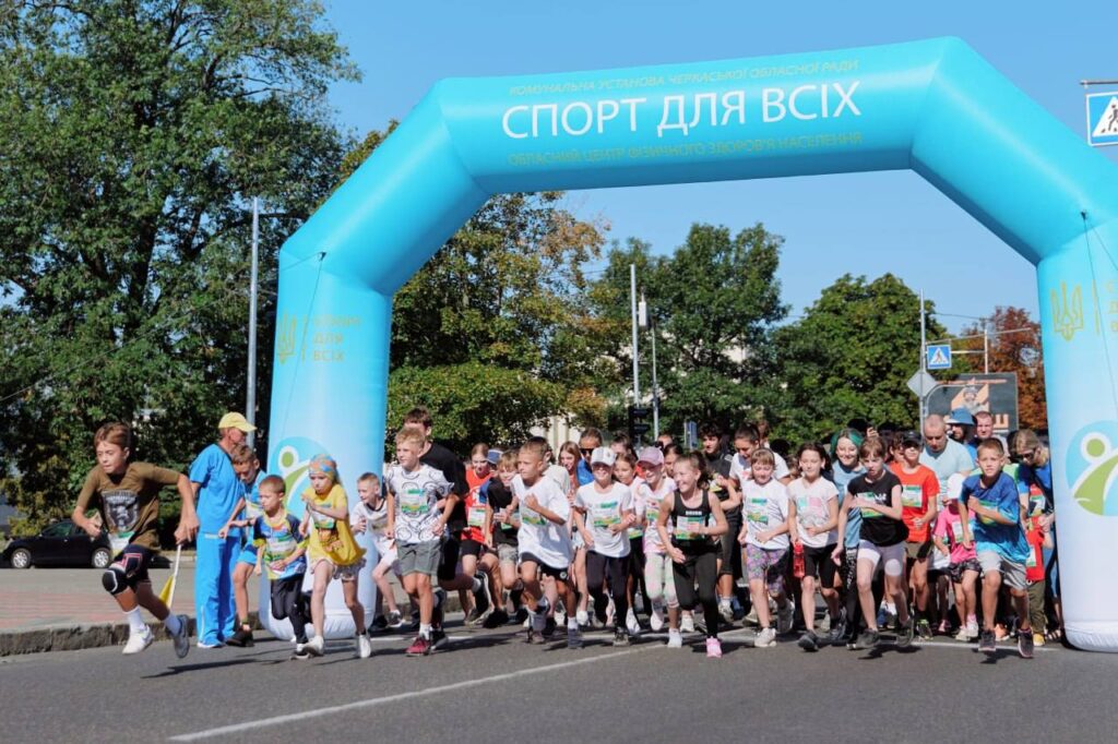 люди біжать у Черкасах