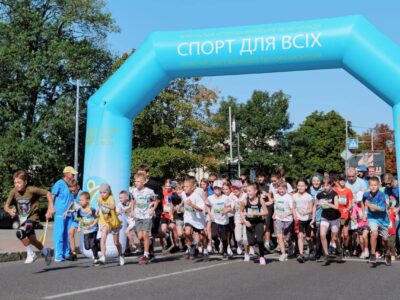 люди біжать у Черкасах