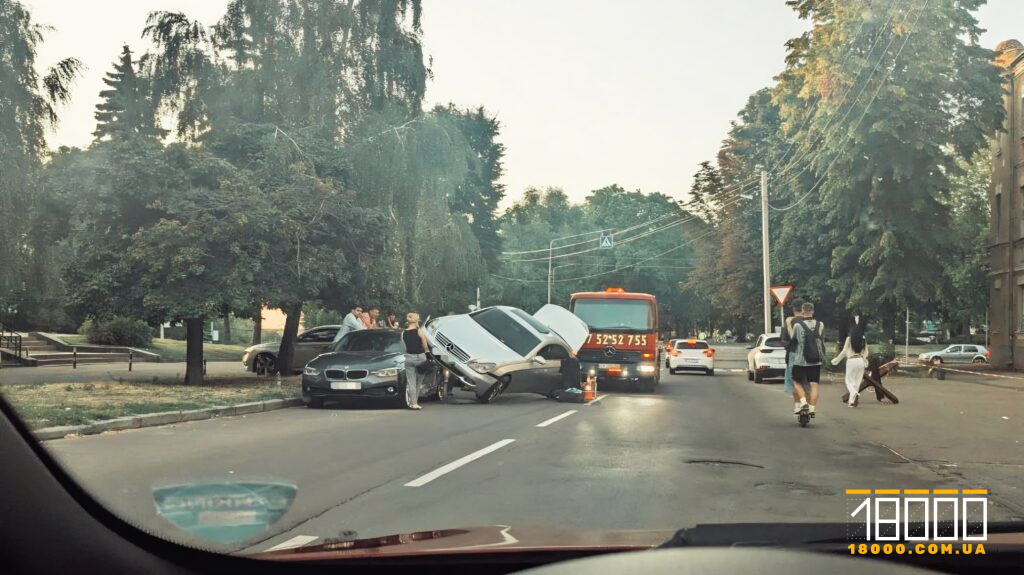 ДТП у Черкасах біля скверу "Чайка"